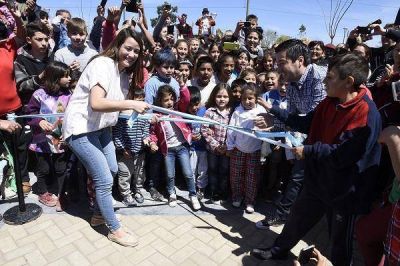 Nardini y Jimenez inauguraron la plaza m�s grande de Malvinas Argentinas
