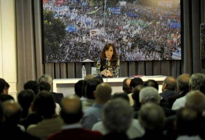 Cristina se reuni� con intendentes para evitar fugas en el tramo final
