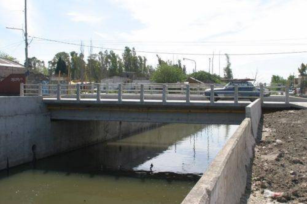 Abren al tr�nsito un nuevo puente vehicular sobre el Arroyo del Rey