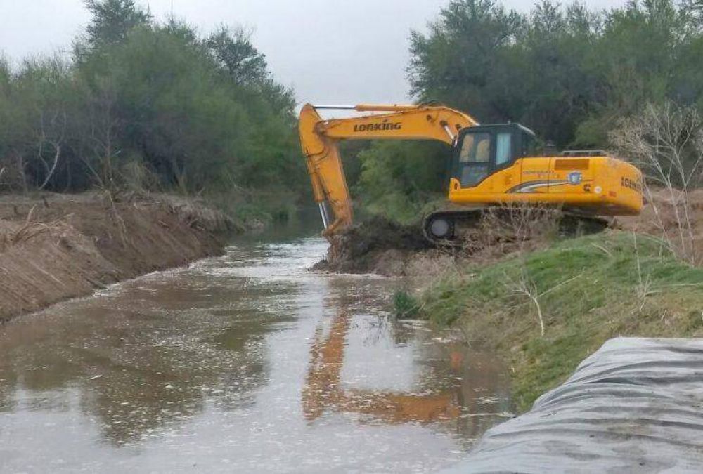 Trabajan en el sistema de canales de Lafinur, Las Palomas y Los Cajones