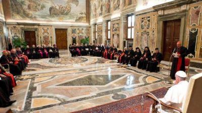 El Papa se re�ne en el Vaticano con patriarcas y arzobispos de las Iglesias Orientales