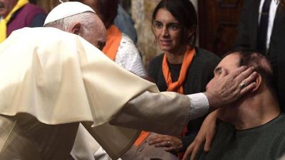 El Papa: se ve de arriba a abajo solo para ayudar al pr�jimo a levantarse