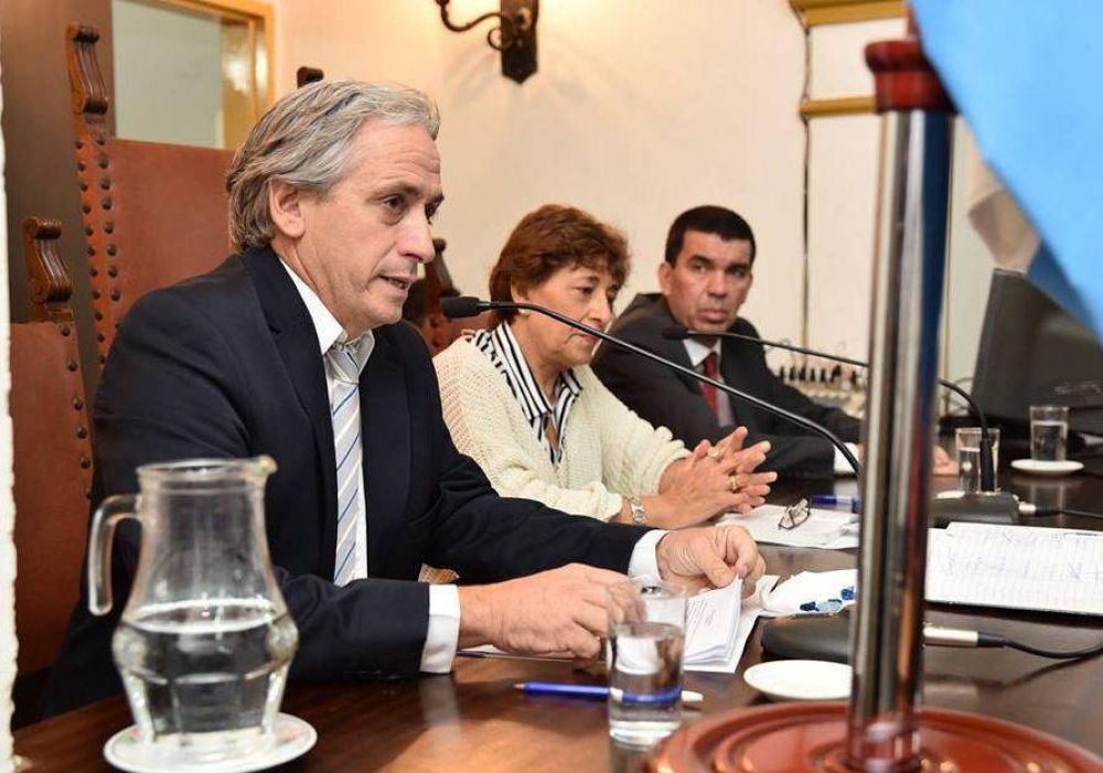 Buscan interpelar a Javier Gast�n