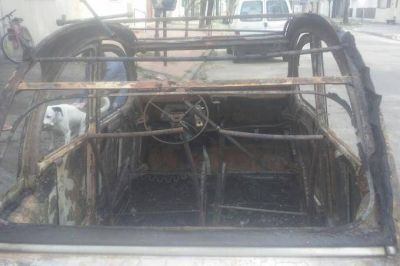 �Mensaje mafioso? Incendiaron el auto del dirigente que denunci� el esc�ndalo de los sobrepecios