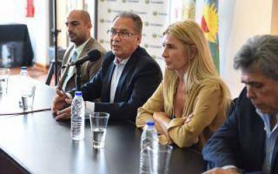Amenazas de bombas: Descalzo se reuni� con fiscales y representantes de escuelas