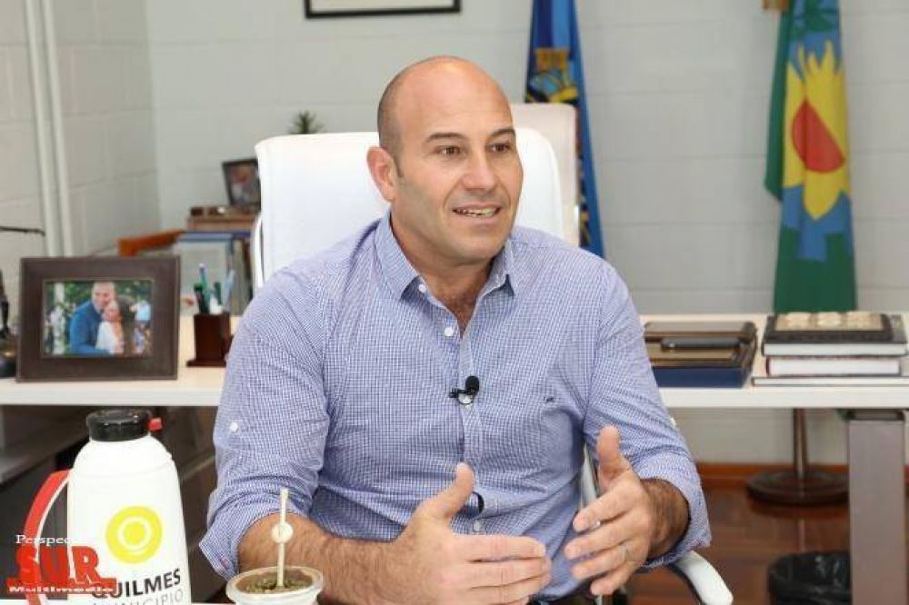 Molina felicit� al equipo que trabaj� durante el incendio del Outlet