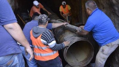 Repararon el acueducto de Cosqu�n con la asistencia de la Provincia