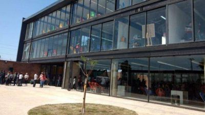 Mauricio Macri y Jos� Corral recorren el nuevo edificio NIDO en Barranquitas
