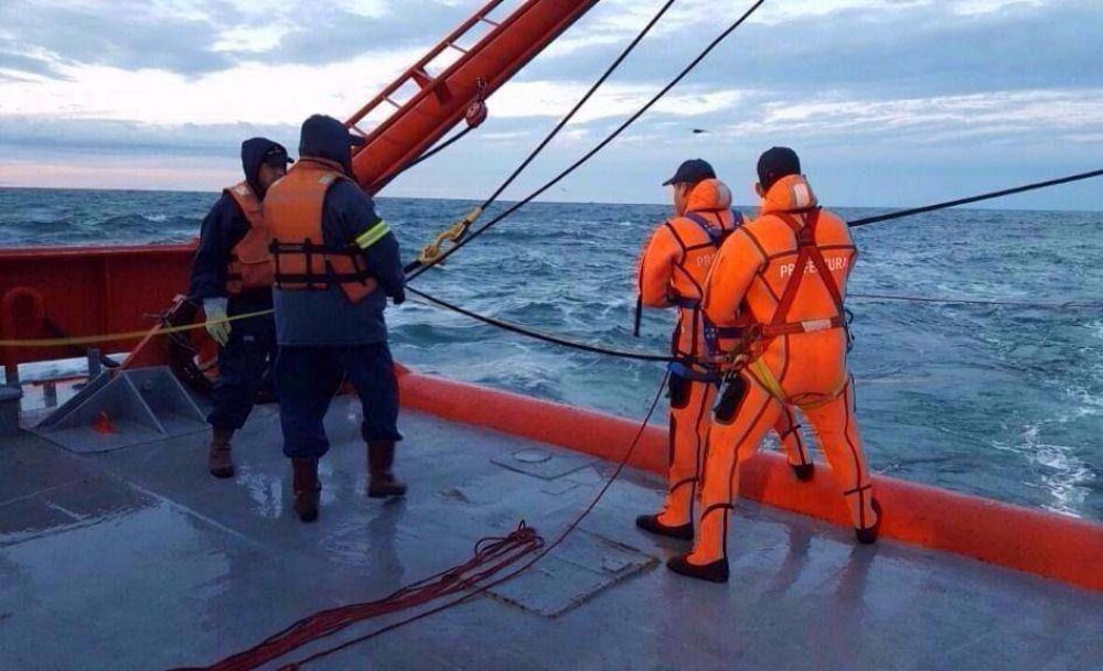 Capitanes de pesca piden reflotar al buque Repunte y aseguran que la maniobra es absolutamente posible