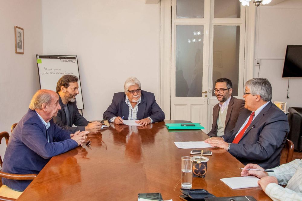 El Ministerio de Salud y el Iosper se reunieron para abordar acciones en com�n 