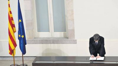 La independencia de los catalanes qued� en suspenso