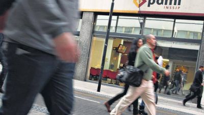 Trabajadores del PAMI se movilizan contra la tercerizacin