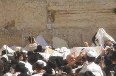 Decenas de miles de jud�os participan en la Bendici�n Sacerdotal en Jerusal�n
