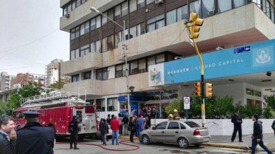 Por la protesta de ex contratadas, el Municipio no atiende al p�blico