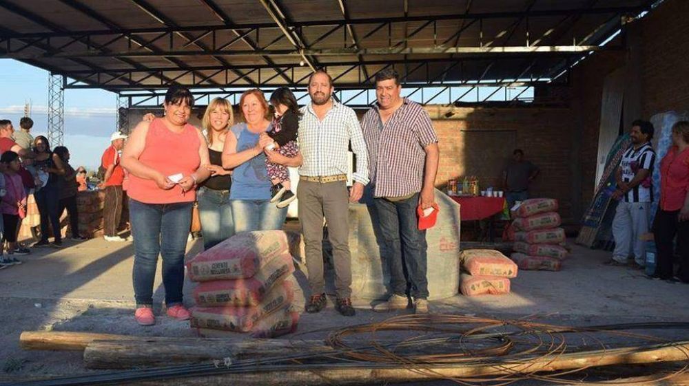 Entregan $400 mil en materiales de construcci�n a 22 familias de Vallecito