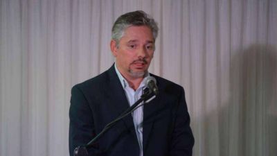 Antes de fin de a�o, licitar�n 12 �reas petroleras