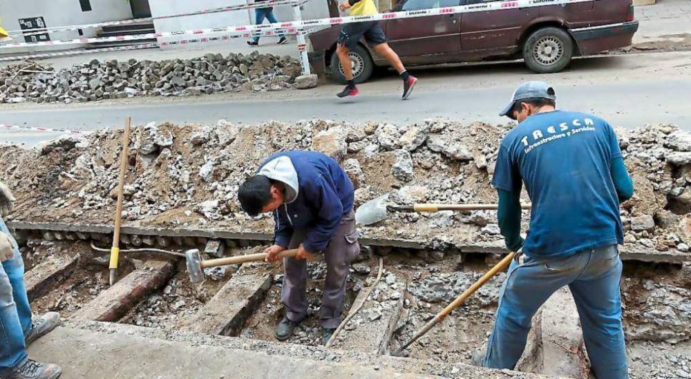 En la obra de cloacas, apareci� el tranv�a