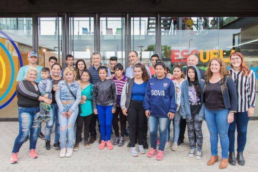 Macri, Lifschitz y Corral visitaron el edificio NIDO de Barranquitas Sur