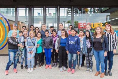 Macri, Lifschitz y Corral visitaron el edificio NIDO de Barranquitas Sur
