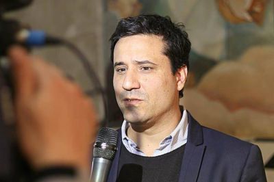Abad: �M�s all� de las encuestas, esta campa�a se hace en la calle y con la gente�