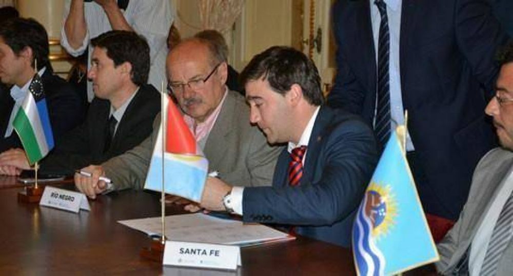 Santa Fe firm� convenio con Naci�n por el derecho a la identidad
