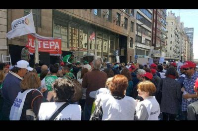 Sindicatos y organizaciones de jubilados rechazaron la Fundacion PAMI 