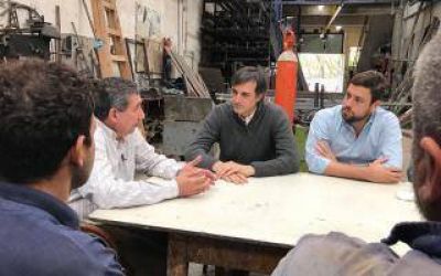 Esteban Bullrich y Lucas Delfino visitaron una f�brica y recorrieron comercios de Hurlingham