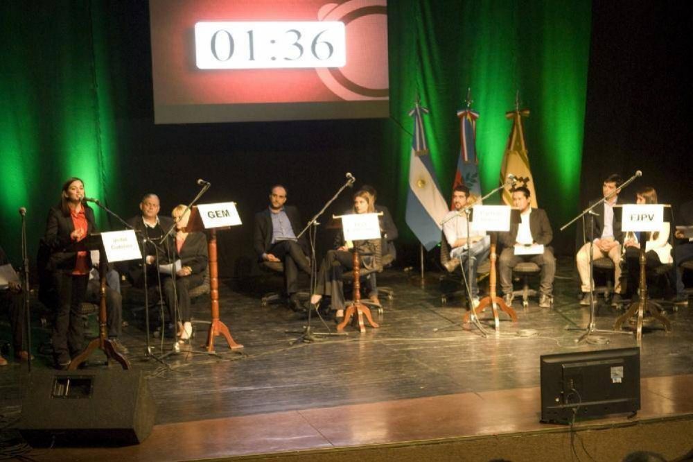 Sin pol�mica, los candidatos expusieron sus propuestas
