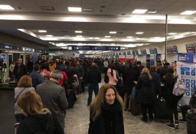 Aeron�uticos: no hubo acuerdo pero descartan medidas de fuerza