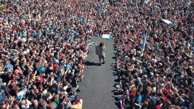 Un anticoloquio junto a la gente