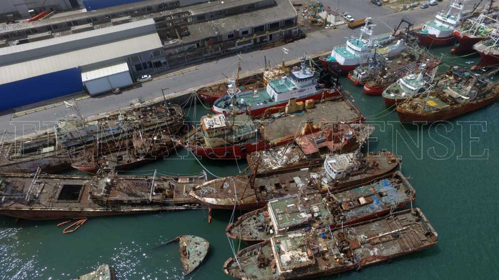 En dos meses comienza la remoci�n de buques abandonados en el Puerto
