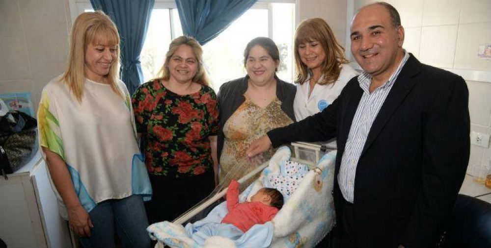 El gobernador Manzur pas� el D�a de la Madre en el Instituto de Maternidad