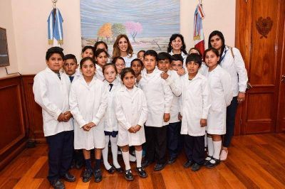 Alumnos de la Escuela N� 1010 de Yuchan visitaron a la Gobernadora
