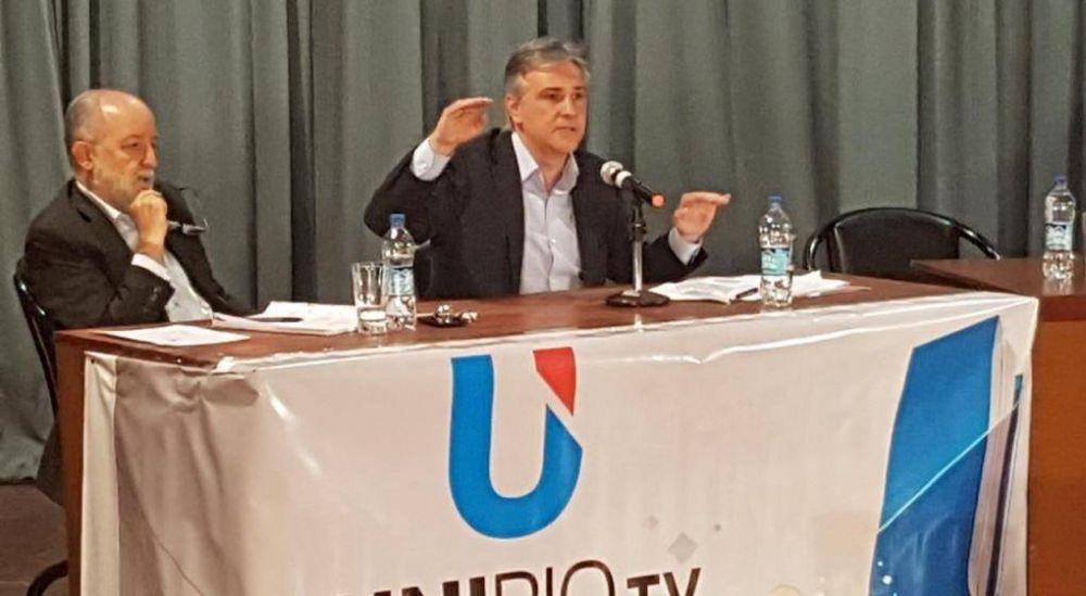 Llaryora: El que no debate algo oculta