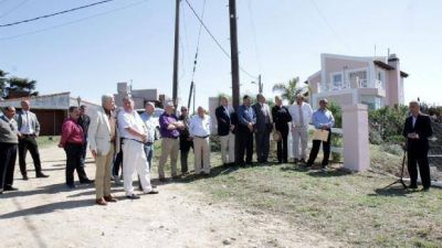 Avil�s entreg� el terreno donde se construir� el Centro Espa�ol