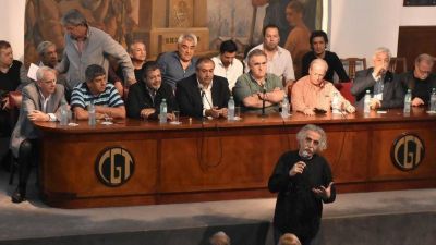 Con murales y crisis de liderazgo, la CGT hizo un festejo del 17 descafeinado