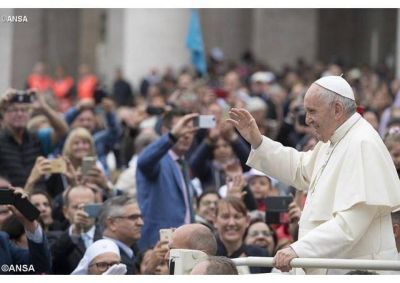 Catequesis del Papa: �Jes�s nos dice: lev�ntate, ven, ten encendida en tu coraz�n la llama de la fe�