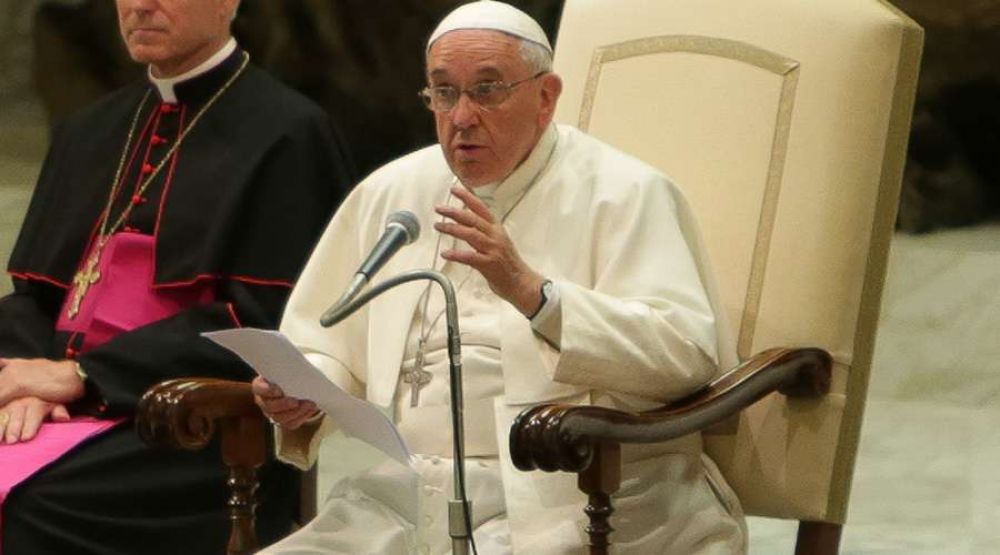Las religiones tienen un papel insustituible en la construccin de la paz, dice el Papa