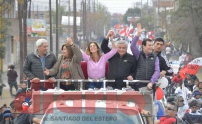 El Frente C�vico por Santiago suspendi� su caravana
