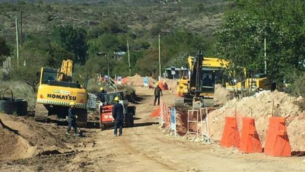 Comenzaron a colocarse las ca�er�as que llevar�n gas al sur de Carlos Paz
