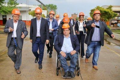 En la ciudad, Triaca anunci� ayuda a una empresa santafesina