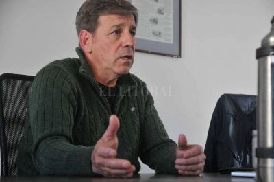 Jat�n, de su ni�ez feliz en el potrero hasta el hombre detr�s del candidato