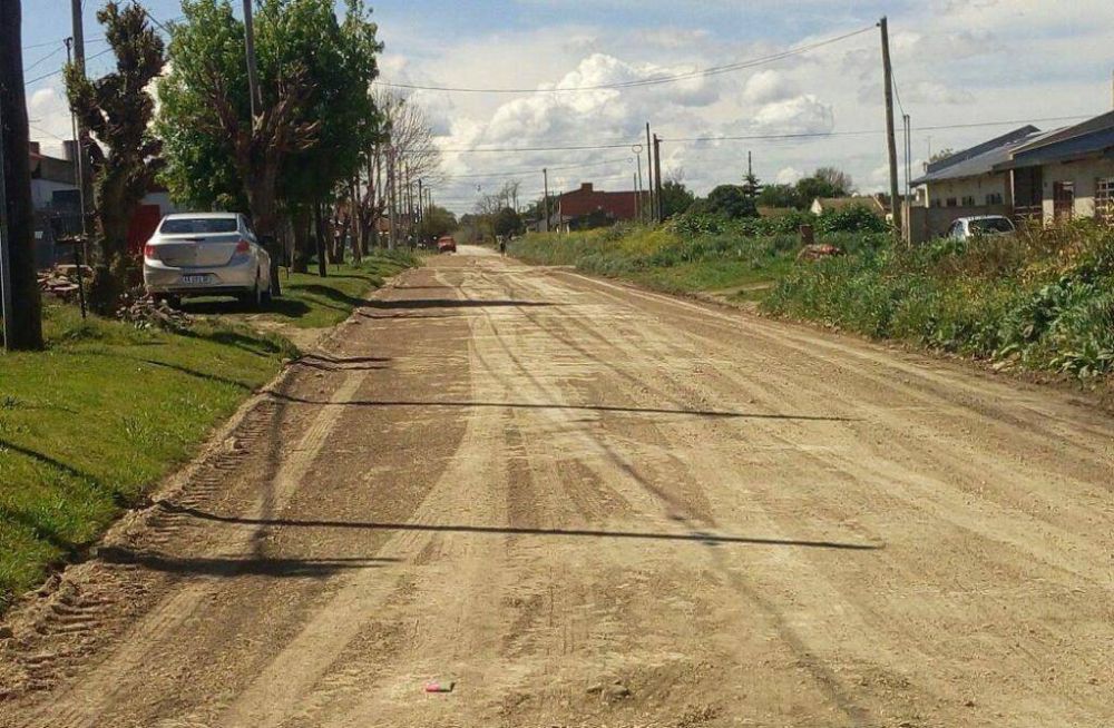 Mantenimiento de calles de tierra en vastos sectores de la ciudadad