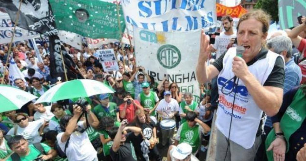 Estatales marchan a la gobernacin por paritarias y contra el techo salarial del 10% de Vidal