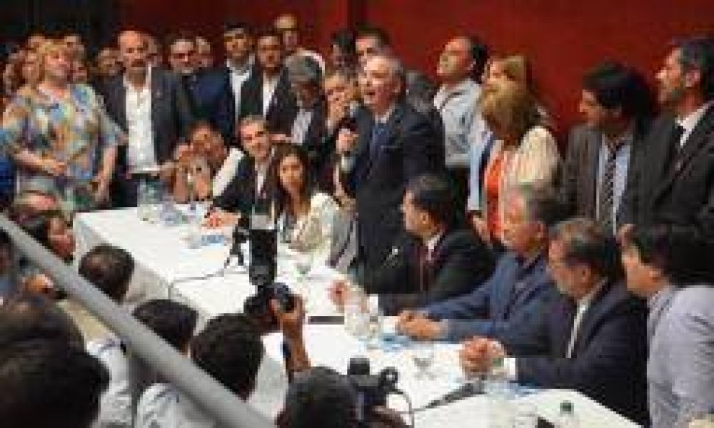 Respaldo del hombre fuerte del PJ nacional a Carlos Menem