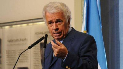 De la Sota pidi� a la Justicia retirar los puestos instalados a la vera de la autov�a R�o Cuarto - C�rdoba