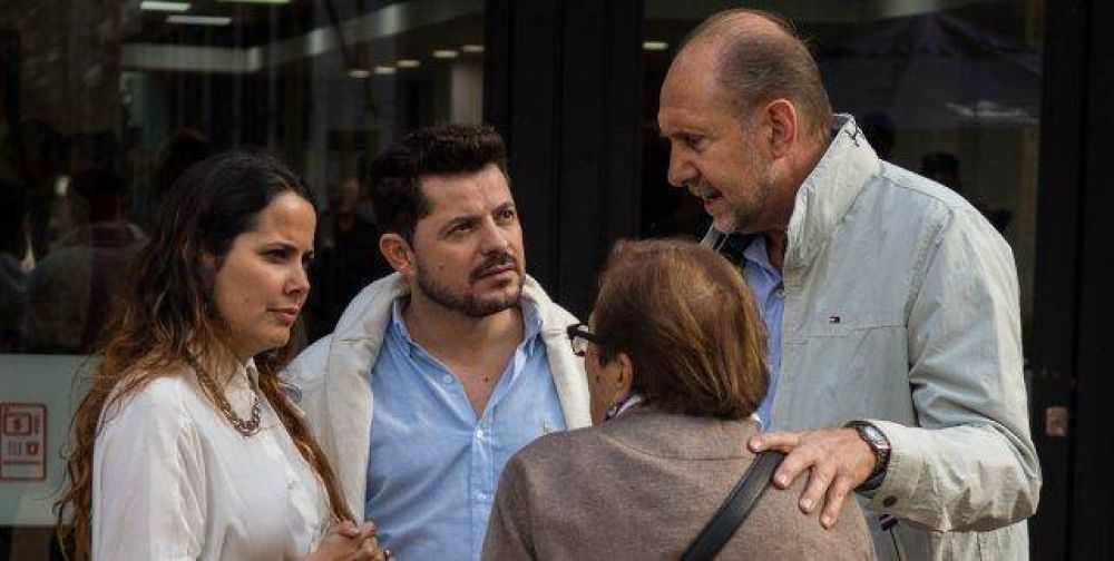 Castell� junto a Perotti: 