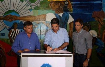 Jorge Capitanich anunci� m�s cuadras de pavimento