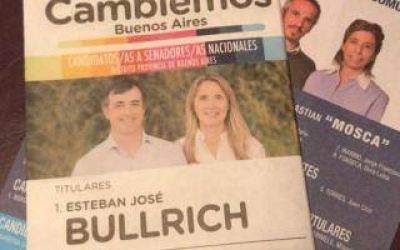 El Intendente massista de Chascom�s reparte boletas cortadas para sumar votos de Vidal