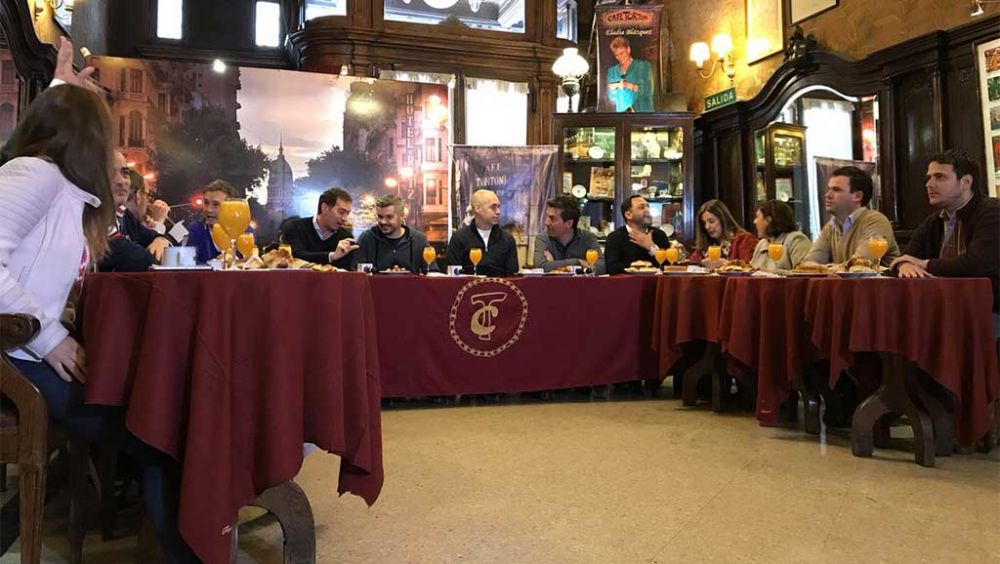 Los candidatos de Cambiemos compartieron el tradicional desayuno en el Caf� Tortoni